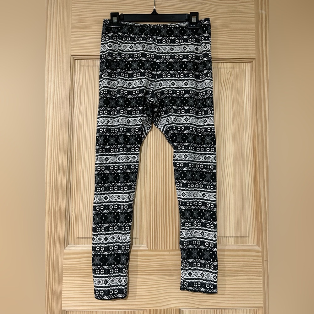 Old Navy Black and White Patterned Leggings